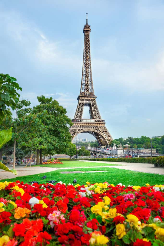 27 Pictures of the Eiffel Tower in Paris that Will Blow Your Mind Away