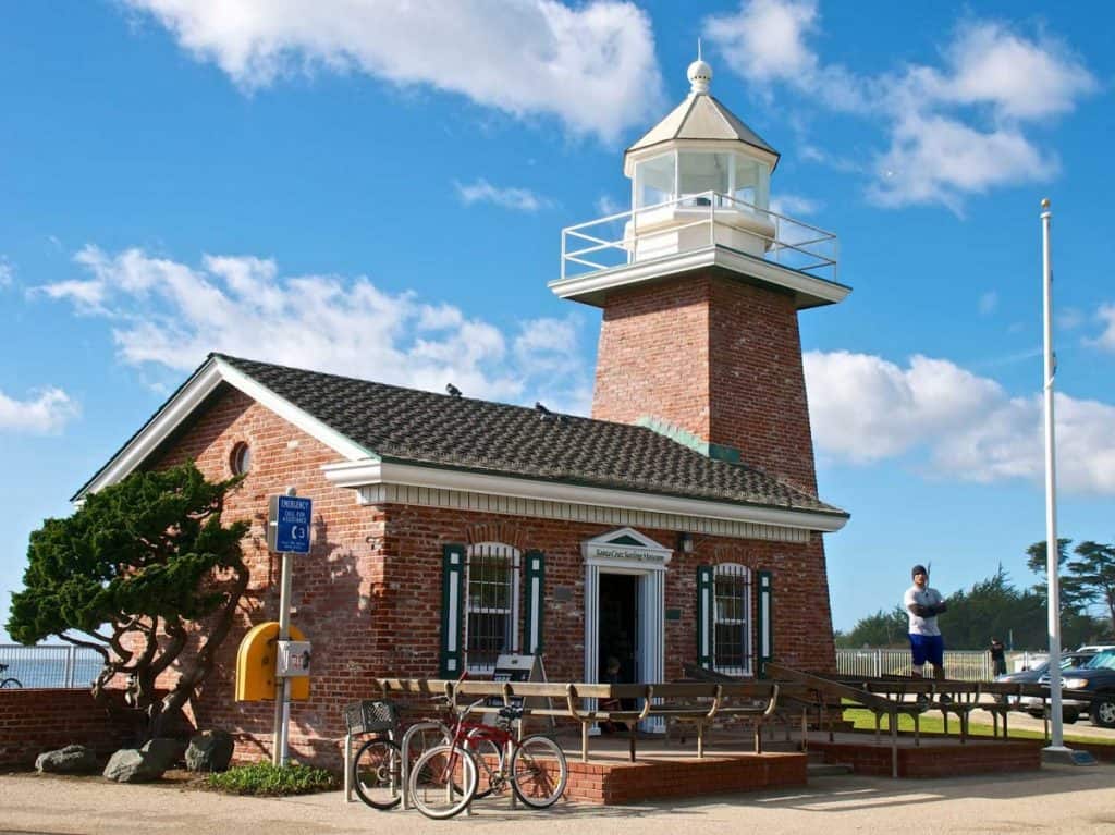 Santa Cruz Lighthouse and Surfing Museum