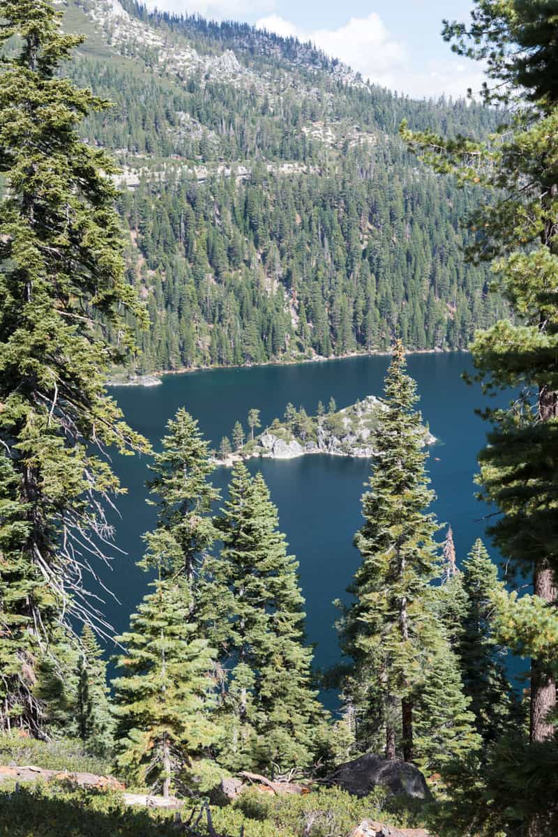 Beautiful-lake-Tahoe-in-Sierra-Nevada-of-United-States.