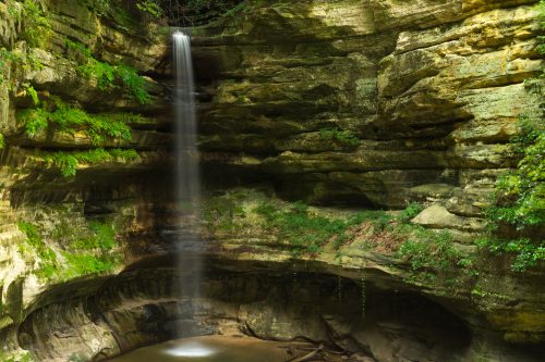 A small waterfall and the gorgeous rock formation at Starved Rock State park