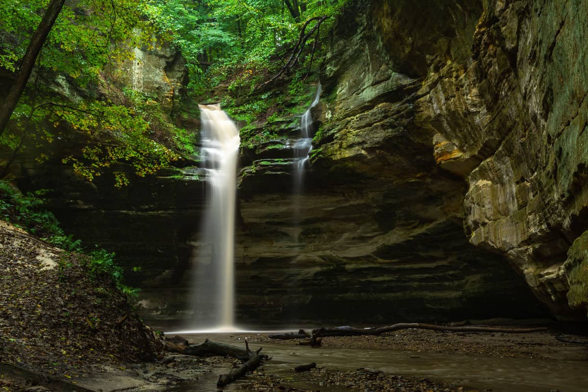 A small waterfall at Kaskaskia Canyon at Starved Rock State park, Illinois