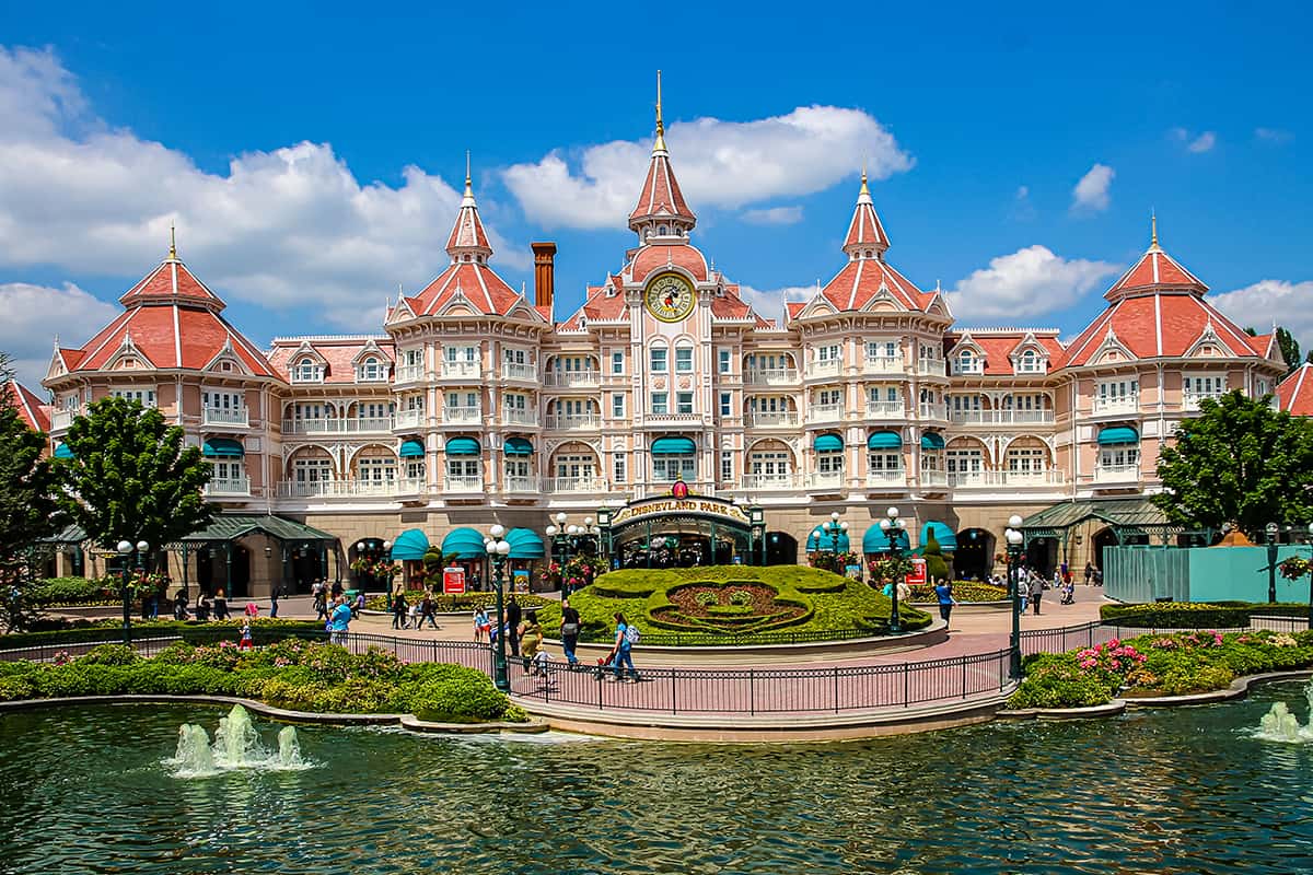 Disneyland resort hotel