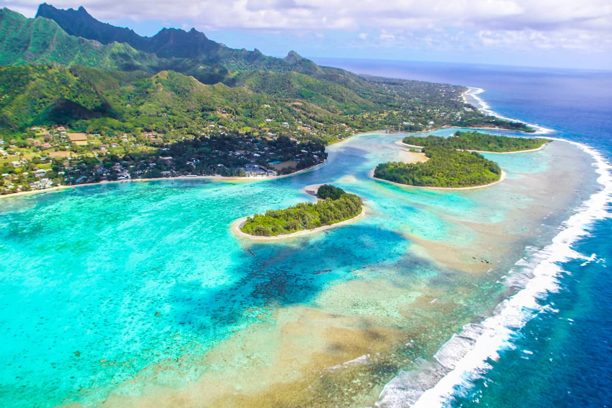 Rarotonga stunning breathtaking views from a plane of beautiful beaches, white sand, clear turquoise water, blue lagoons, green mountains, Cook islands, Pacific islands