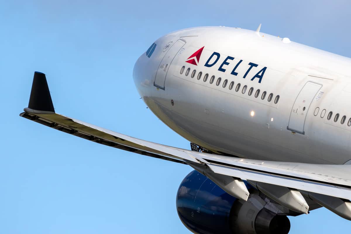 Delta airplines taking off, Delta's New Complimentary Wi-Fi: Stay Connected During Your Next Flight