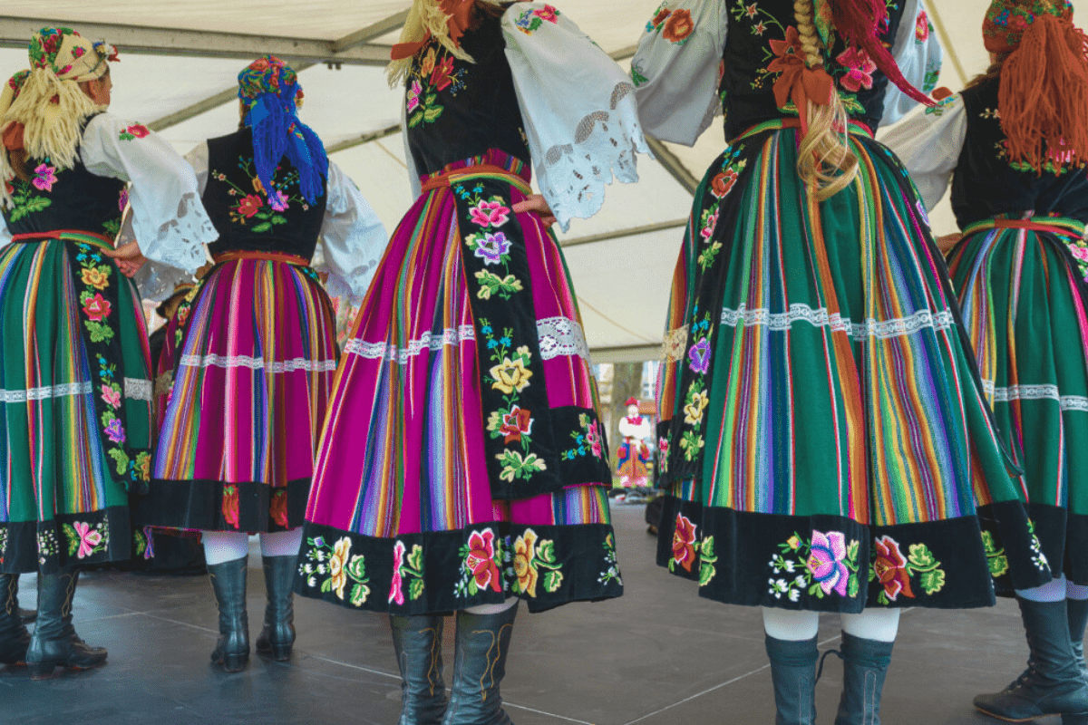 Image of women in traditional polish attire for Dyngus Day Buffalo festivities