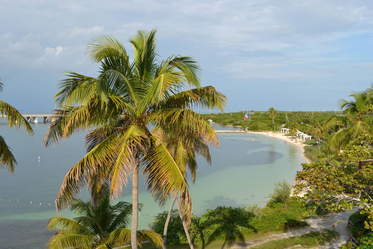 A wide range photo of the gorgeous shorelines and waters of Bahia Honda State Park