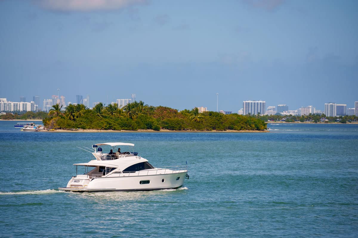 A small boat cruising down the water of Biscayne Bay