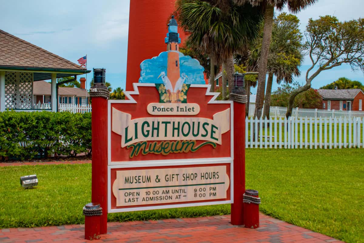 Signage to Ponce Inlet lighthouse Museum