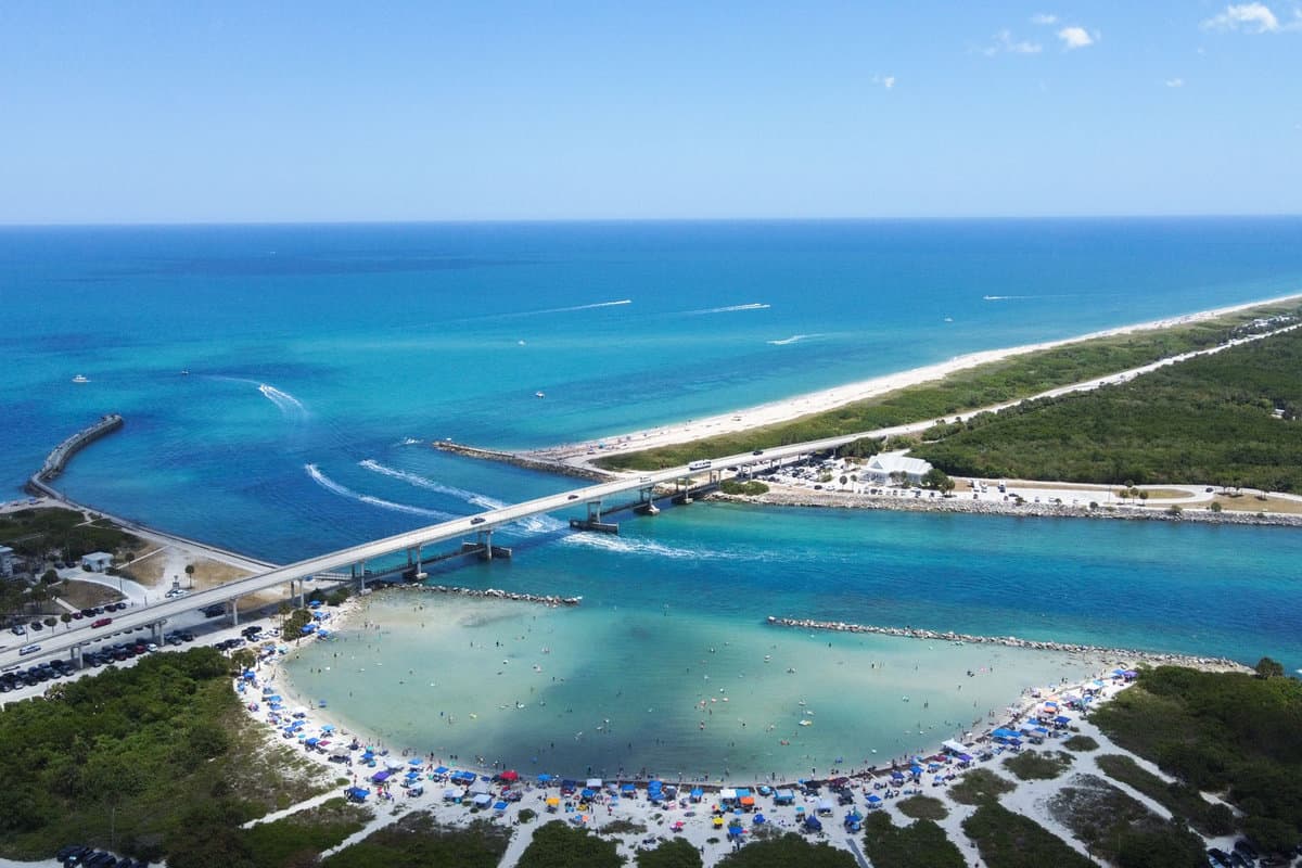 The blue waters of Sebastian Inlet State Park