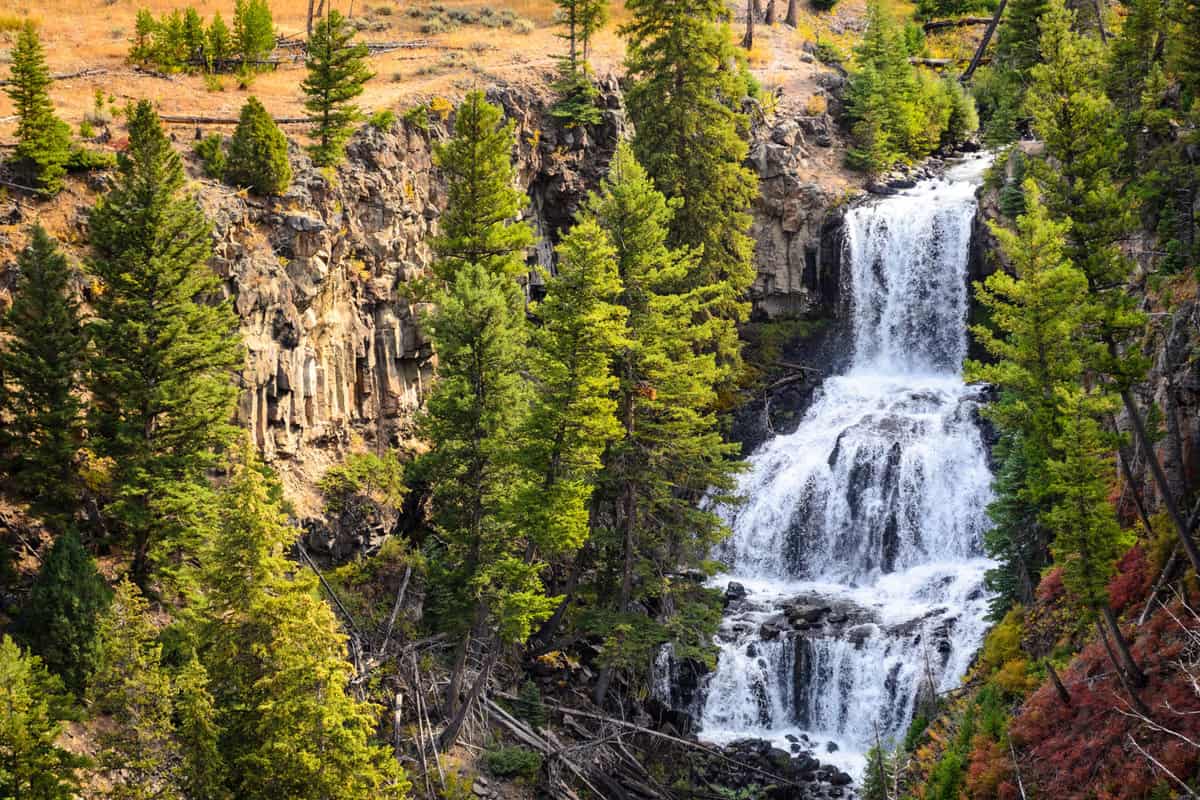 Yellowstone Canyon waterfalls