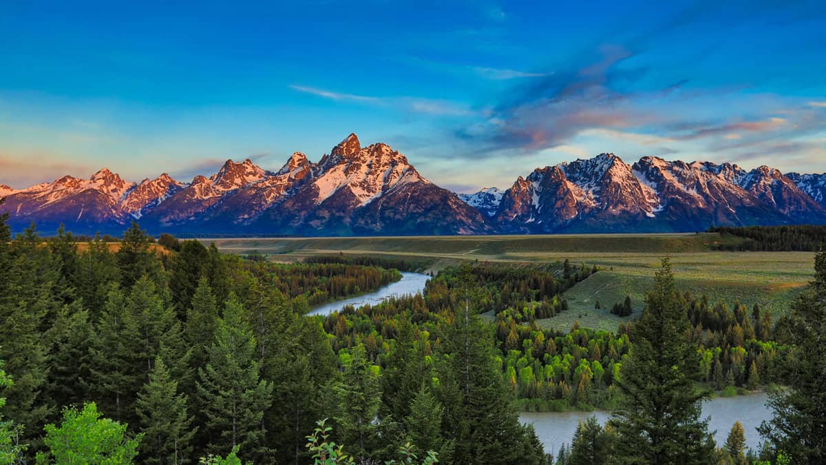 Sunrise from the Snake River Overlook in Wyoming with the Grand Tetons