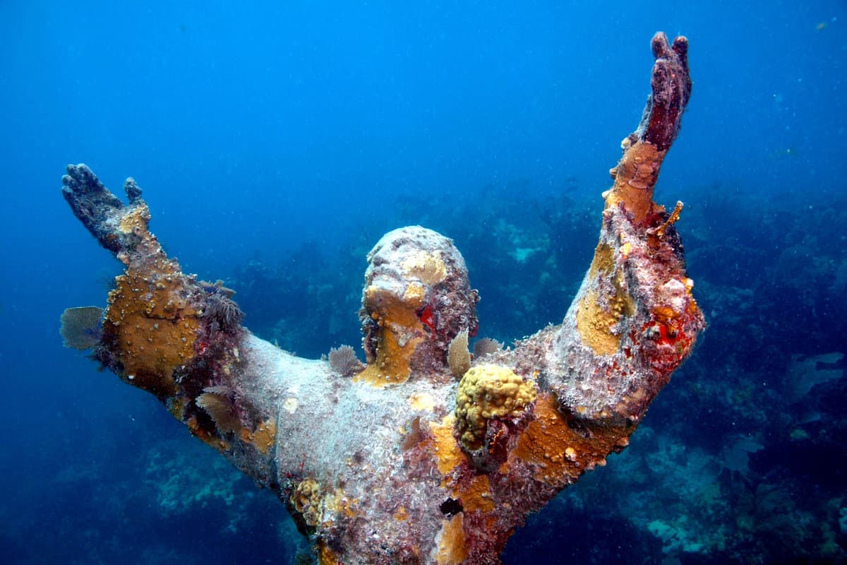 Sunken Jesus Statue: Florida's 25-Foot Deep Underwater Guardian