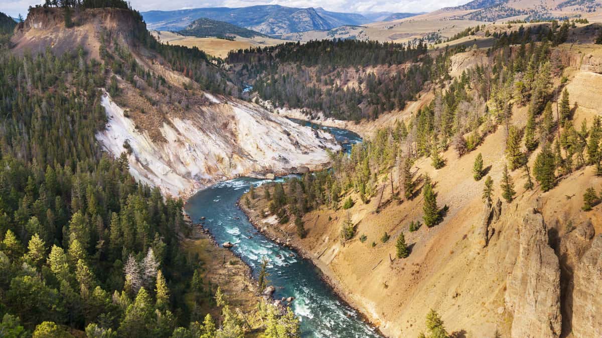 Grand Canyon Yellowstone, 7 Unforgettable Adventures in Yellowstone Backcountry - 1600x900
