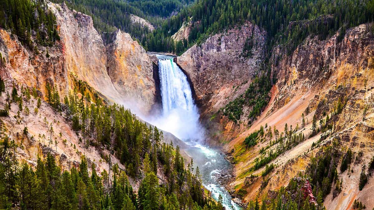 Yellowstone National Park mountain waterfall, The 6 Most Breathtaking Overlooks in Yellowstone: A Photographer's Dream - 1600x900