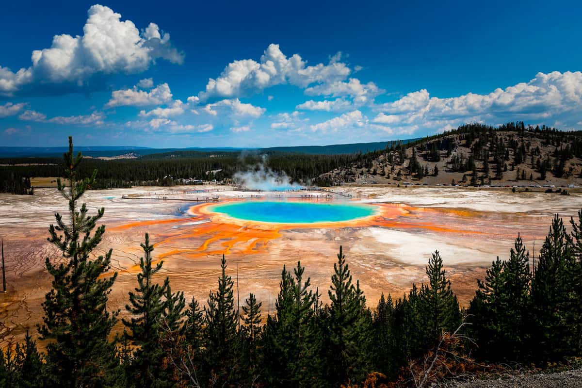 The grand Prismatic Geyser in Yellowstone 
