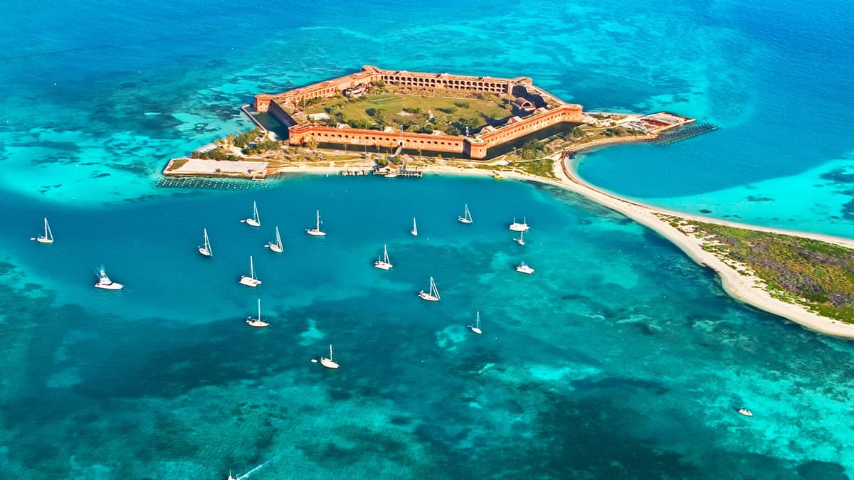 Dry Tortugas National Park in Florida 1600x900