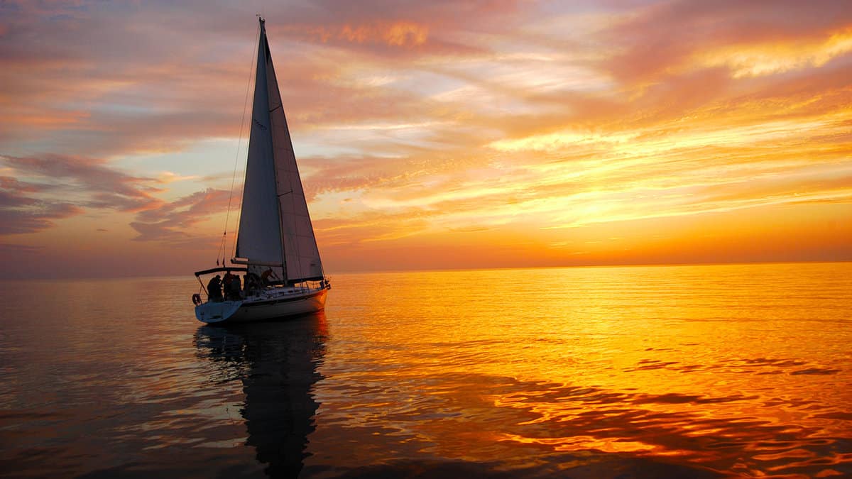 sailing boat in the sun set
