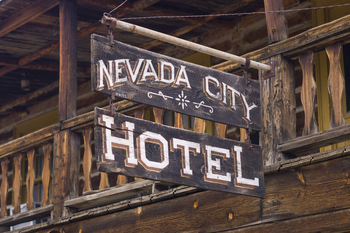 A sign saying Nevada City Hotel