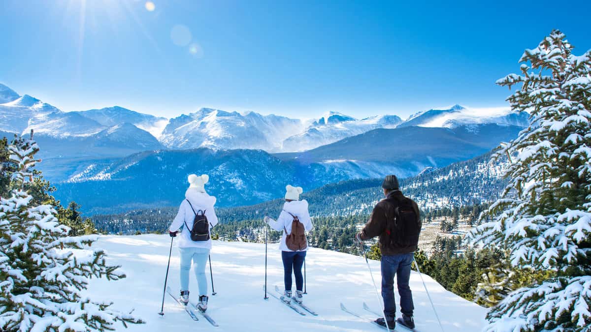 Active family skiing on winter vacation. Rocky Mountain National Park. Close to Estes Park, Colorado, USA 1600x900