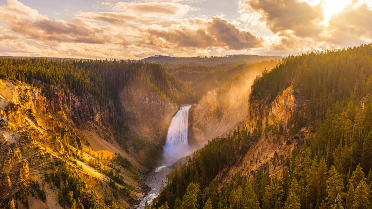 Amazing sunset at the Grand Canyon of the Yellowstone