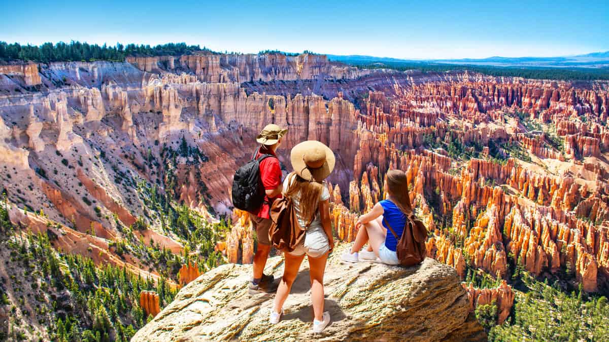 People on hiking trip. Family on top of mountain enjoying time together, looking at beautiful view. Inspiration Point, Bryce Canyon National Park, Utah, USA 1600x900