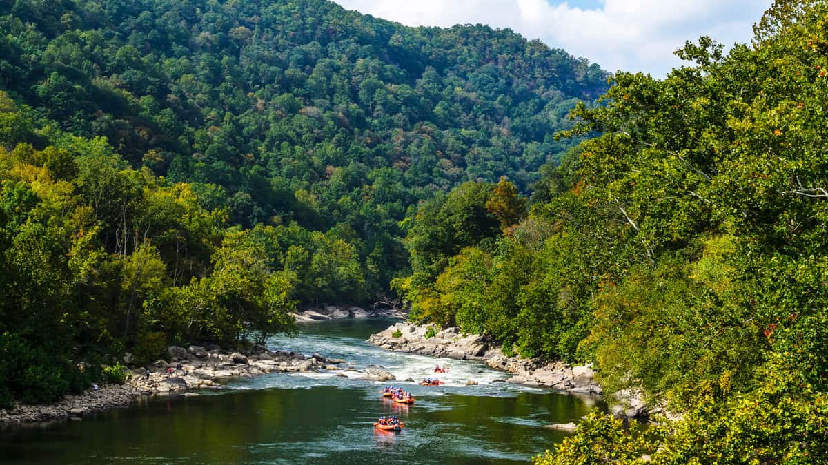 Whitewater rafting down the river, New River Gorge National Park and Preserve, Fayette County, West Virginia, USA 1600x900