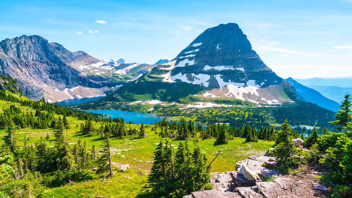 logan pass trail in Glacier national park on sunny day,Montana,usa1600x900