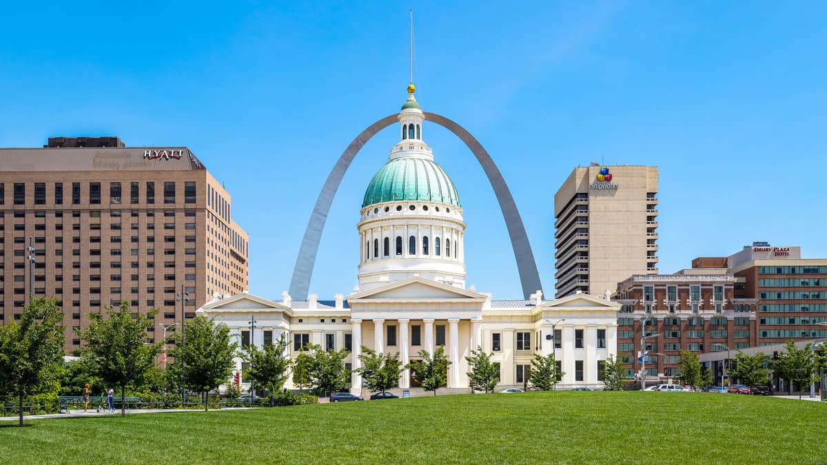The Old Courthouse in downtown St. Louis with the Gateway Arch behind