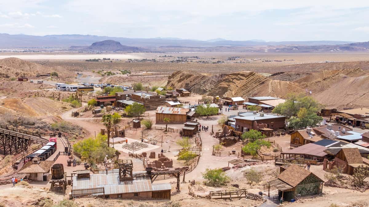 Calico town - the Official State Silver Rush Ghost Town in California, USA. Calico is a park that belongs to San Bernardino County 1600x900