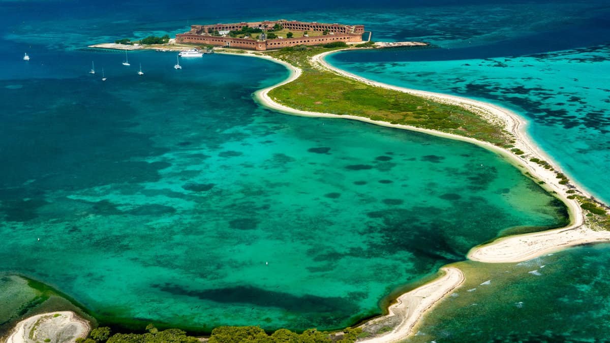 Float Plane View of Dry Tortugas National Park, Florida1600x900