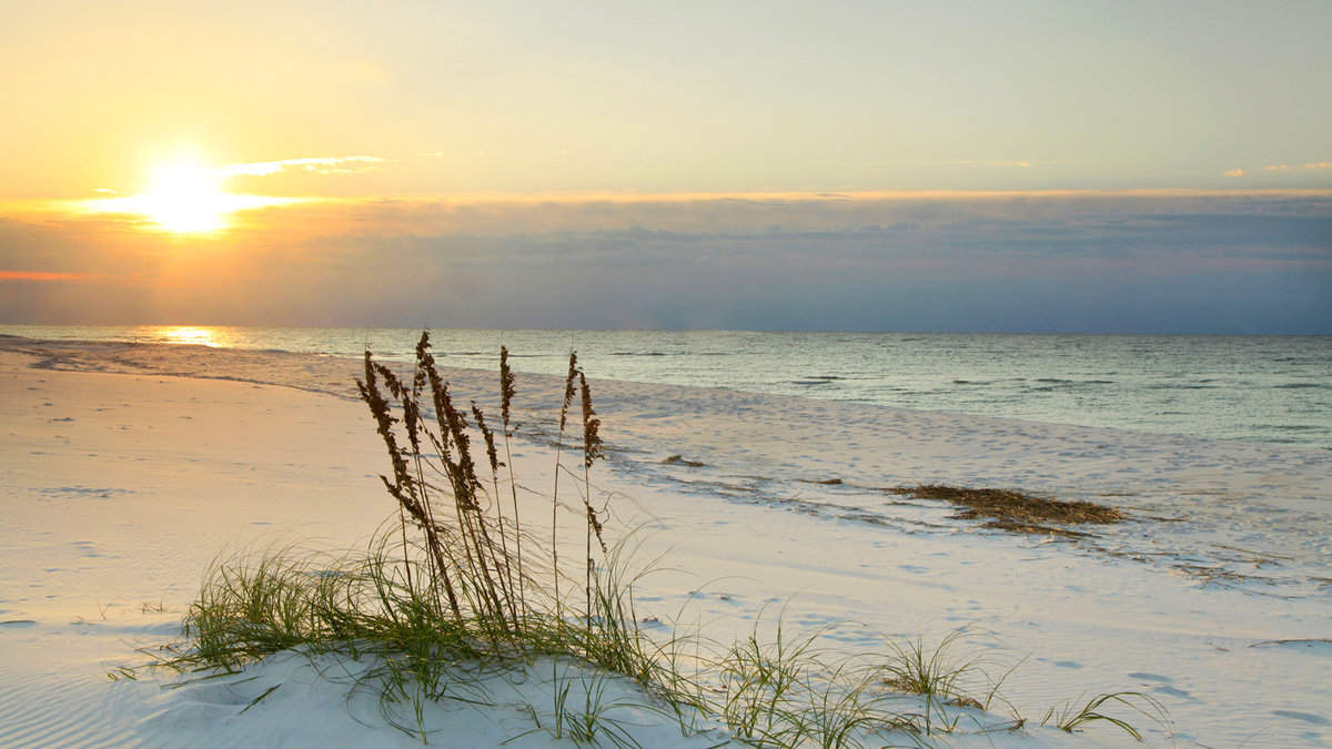 Sunrise on White sand Florida Beach