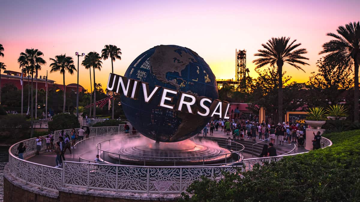Universal Orlando globe at Universal Orlando Resort1600x900