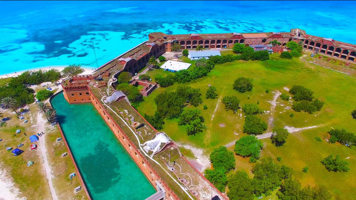Dry Tortugas National Park, Fort Jefferson. Florida 1600x900