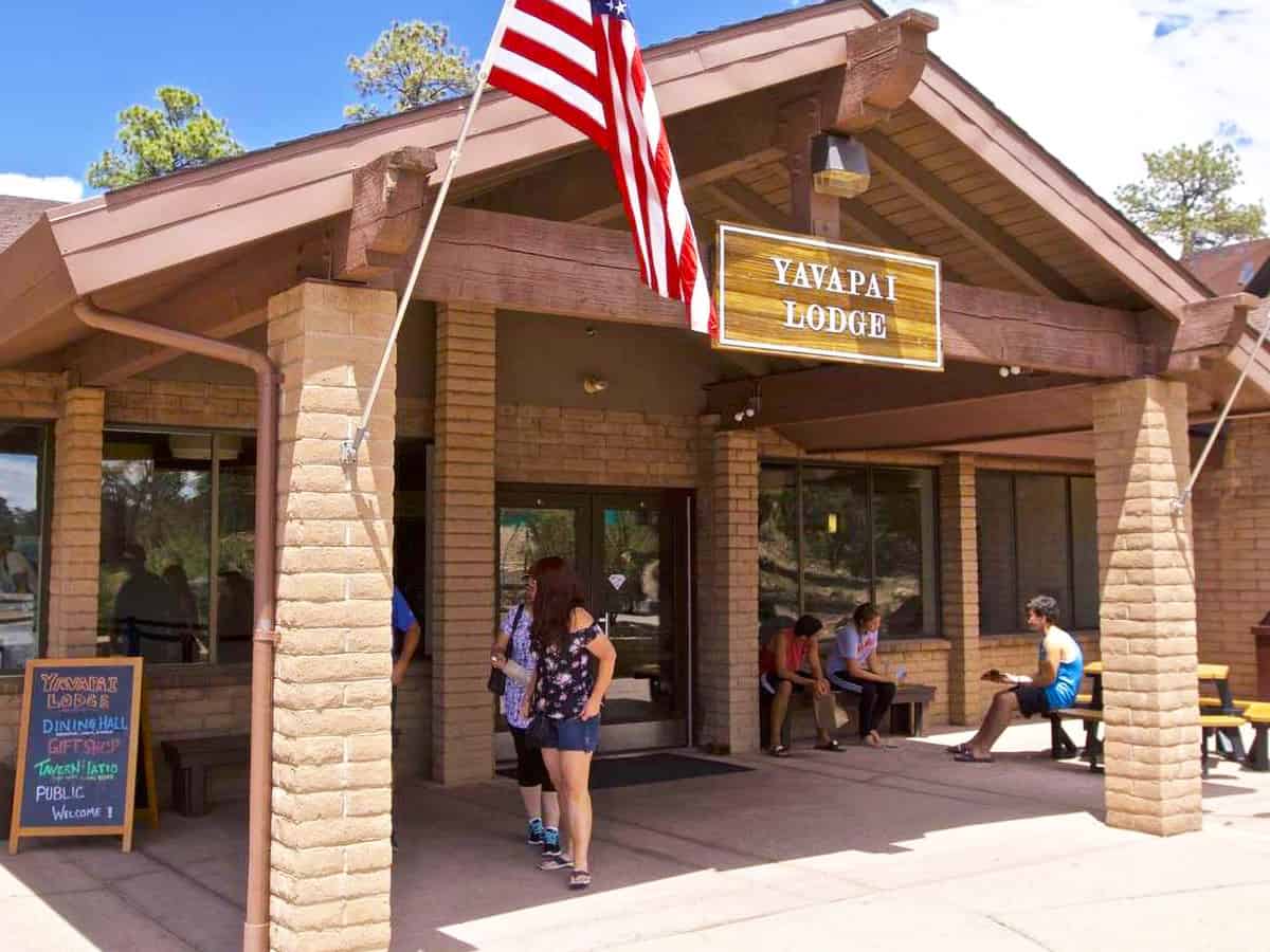 Find lodging, food, a coffee bar, and televisions at Yavapai Lodge in Market Plaza
