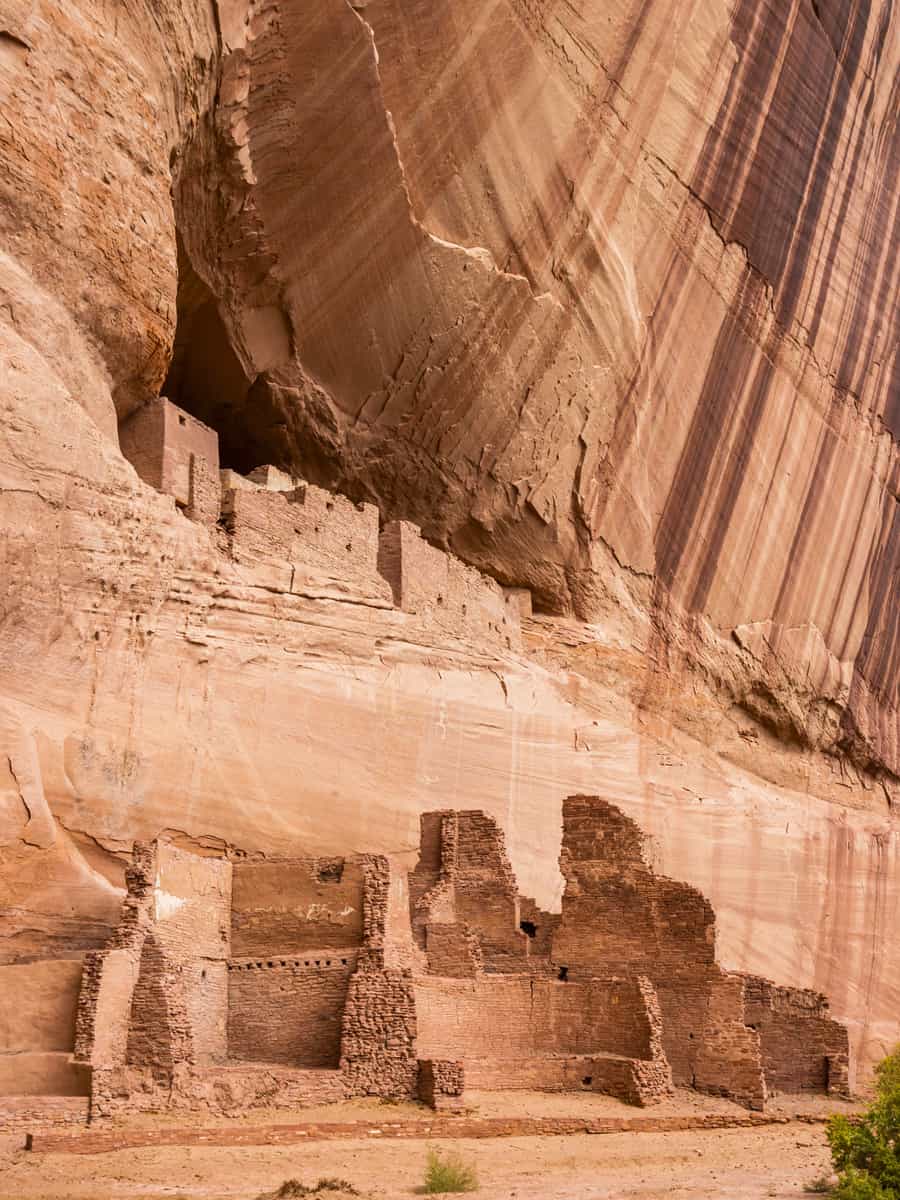 White house ruins in Canyon de Chelly National Monument, Arizona