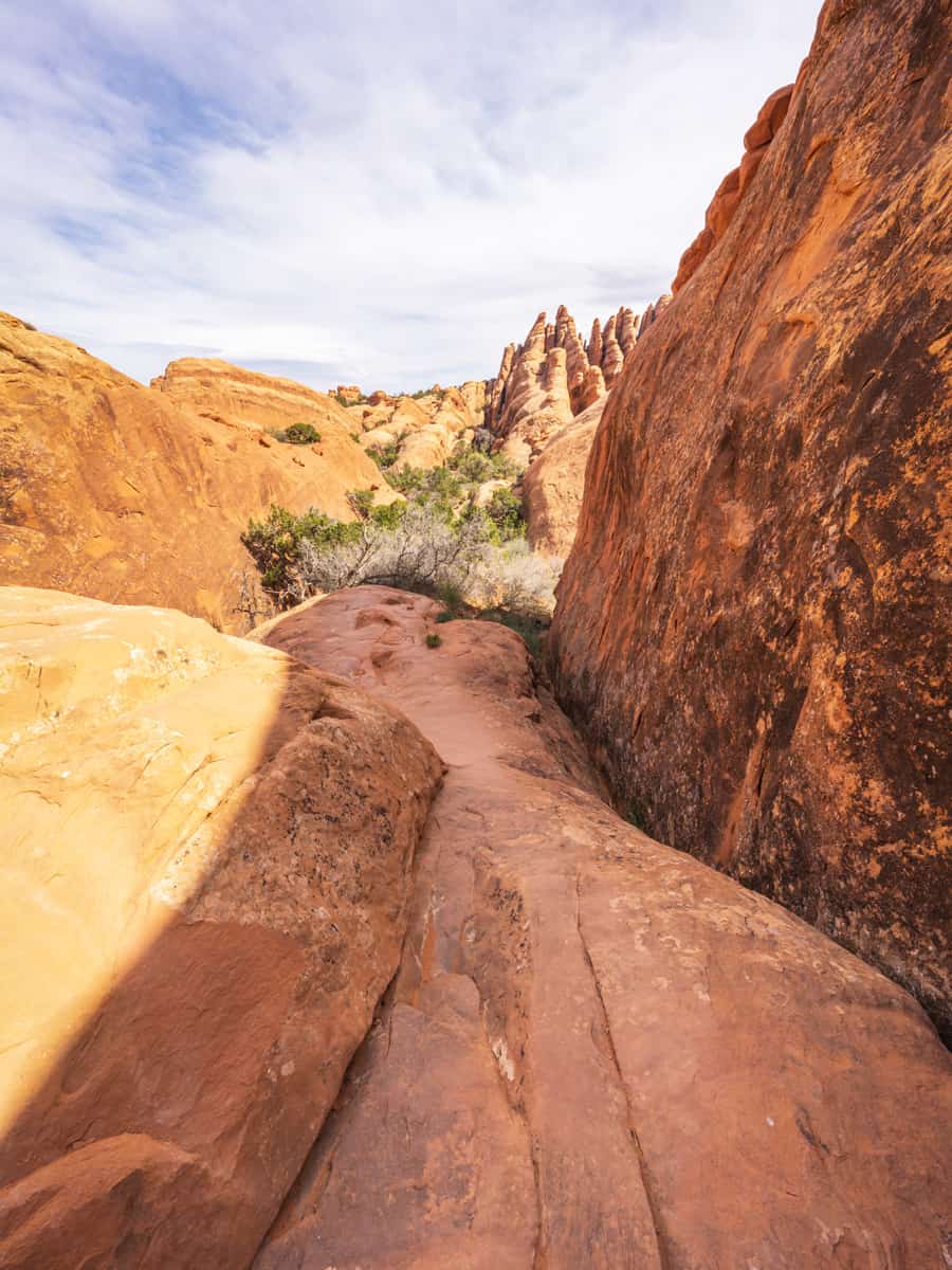 hiking the devils garden trail in arches national park