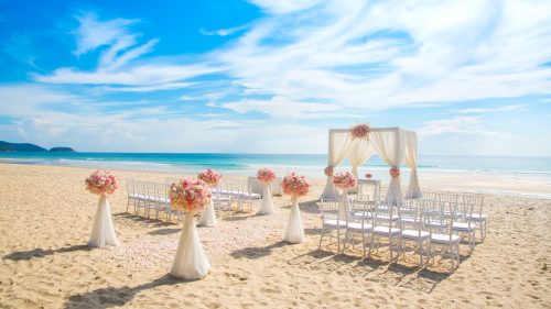Romantic wedding ceremony on the beach 1600x900